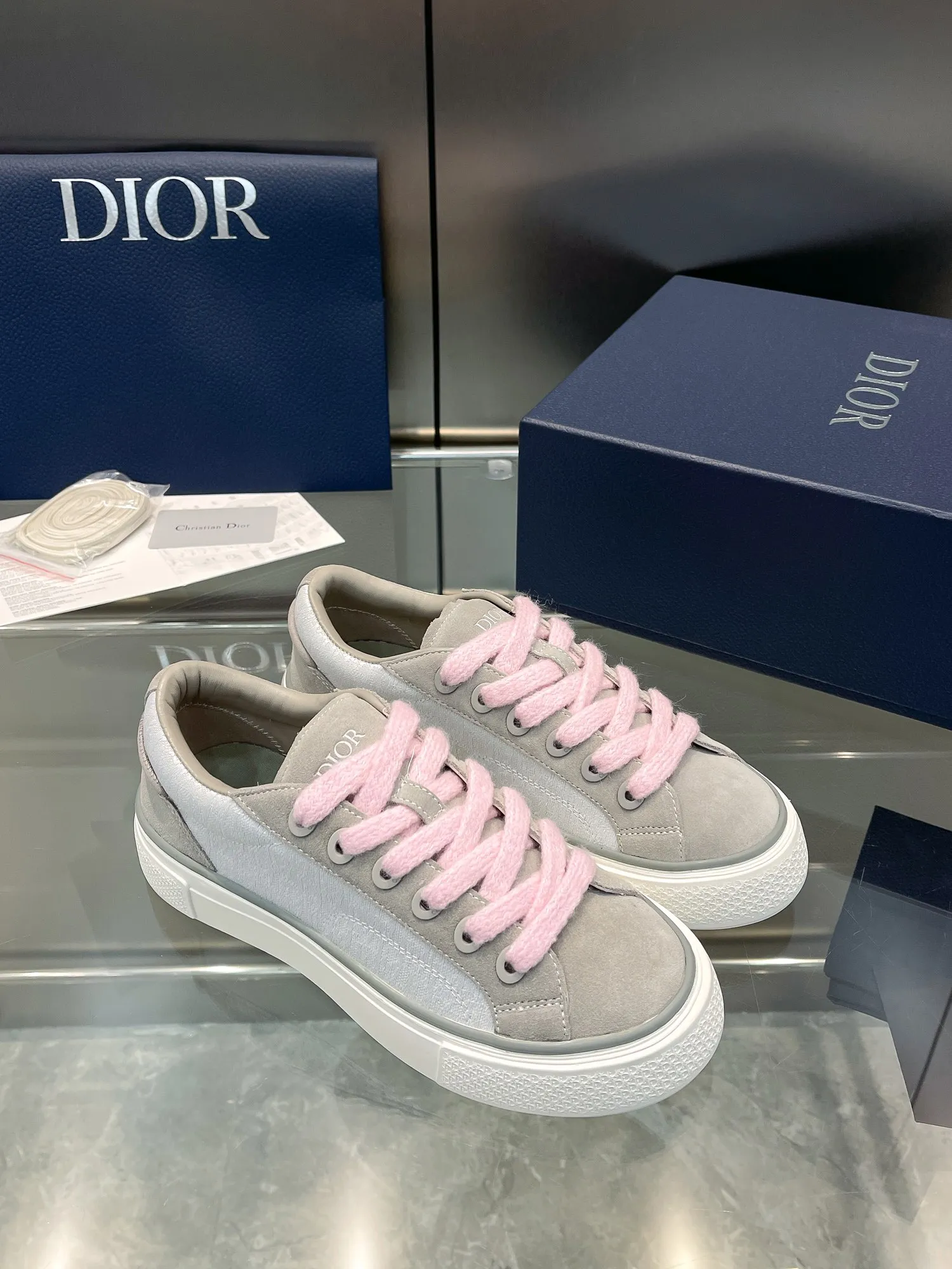 👟👟Ex-factory price 600👟👟 Dior 2023 autumn and winter haute couture series new CD jelly color couple flat casual shoes Dior Size: Female size 35-42 (41.42 customized, non-refundable) / Male size 38-46 (38.46 customized, non-refundable)